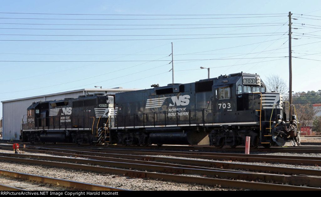 NS 703 & 3074 in Glenwood Yard